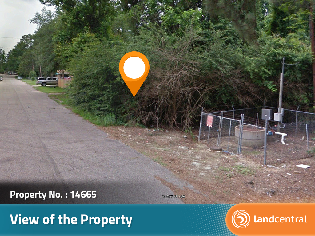 Good sized property at the T in the road of a beautiful neighborhood1